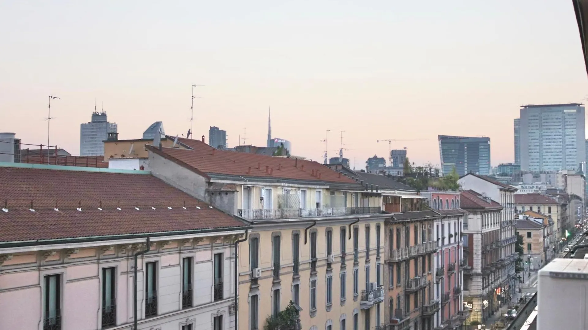Tiny Attic, Corso Buenosaires, 6Min To Duomo Aparthotel Milan